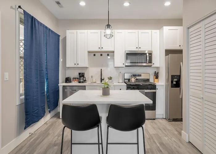 Апартаменты Comfortably Well-furnished 1br Unit In West Loop - Grand Rep