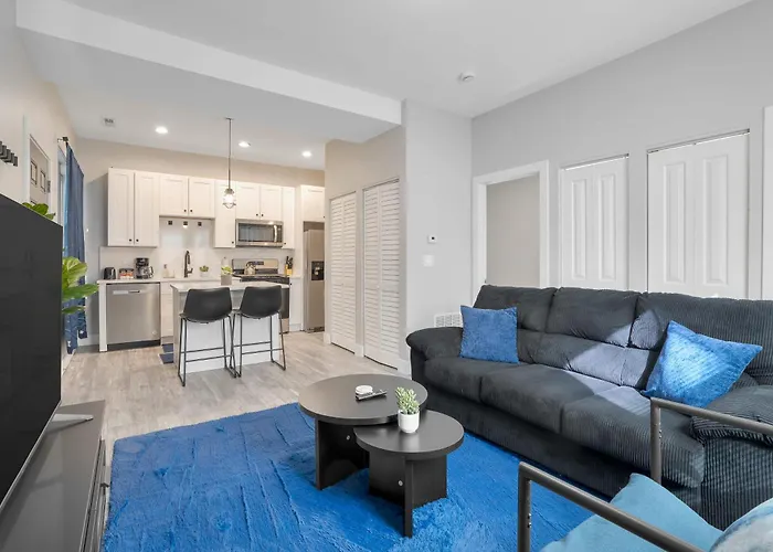 Comfortably Well-furnished 1br Unit In West Loop - Grand Rep *