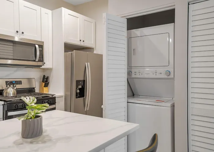 Comfortably Well-furnished 1br Unit In West Loop - Grand Rep Апартаменты *